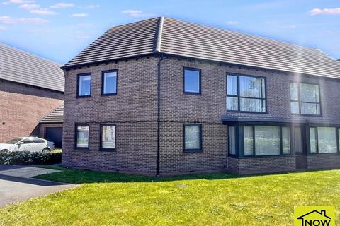 2 bedroom maisonette for sale, Lord Hawke Way, Newark, Nottinghamshire.