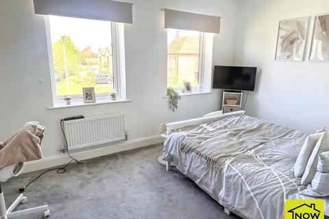 2 bedroom maisonette for sale, Lord Hawke Way, Newark, Nottinghamshire.