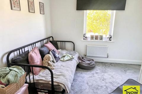 2 bedroom maisonette for sale, Lord Hawke Way, Newark, Nottinghamshire.