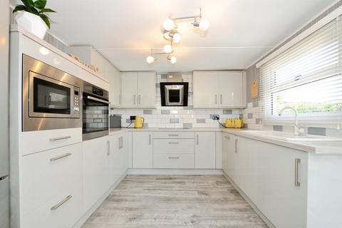 2 bedroom park home for sale, Half Moon Lane, Pepperstock, Luton