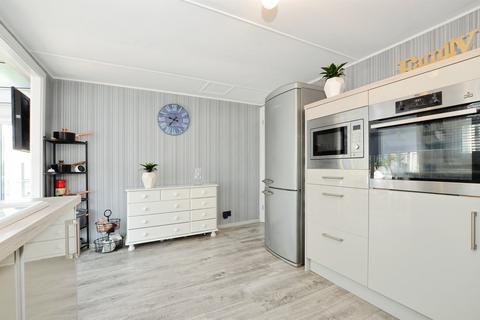 2 bedroom park home for sale, Half Moon Lane, Pepperstock, Luton