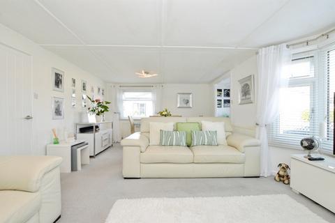 2 bedroom park home for sale, Half Moon Lane, Pepperstock, Luton