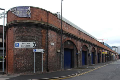 Distribution warehouse to rent, Sheffield St Manchester M1 2ND