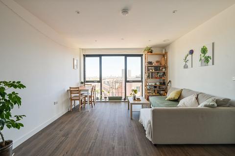 2 Dipper Drive, London E3