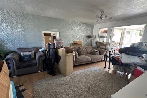 3 bedroom terraced house to rent, The Dell, Wickford