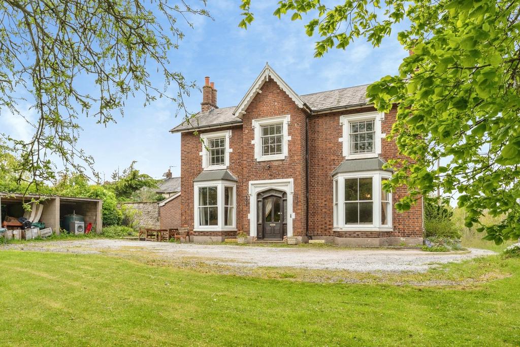 5 bedroom detached house for sale