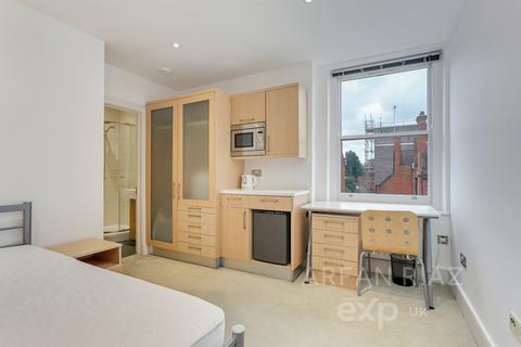 Studio to rent, Finchley Road, London NW3