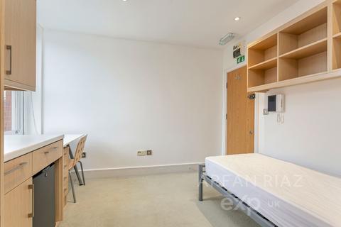 Studio to rent, Finchley Road, London NW3