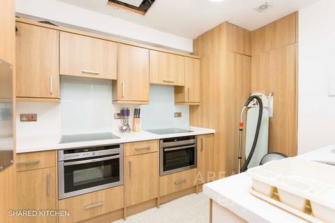 Studio to rent, Finchley Road, London NW3
