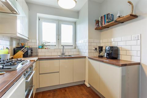 2 bedroom flat for sale, O'Brien House, Bethnal Green, E2