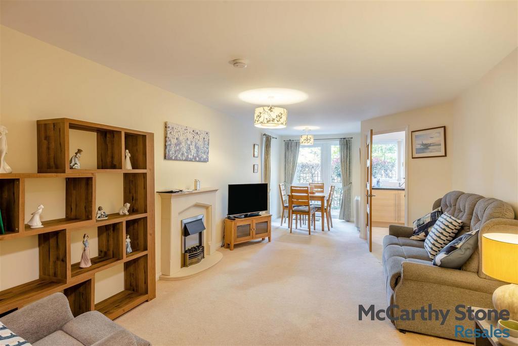 8688482-interior04.jpg