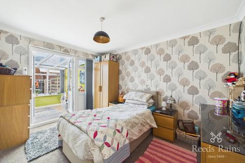 2 bedroom bungalow for sale, Knapton Close, York YO32