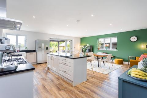4 bedroom detached house to rent, Rowplatt Lane, East Grinstead RH19