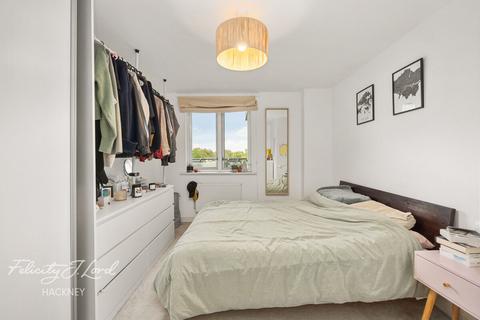 Shacklewell Lane, LONDON E8