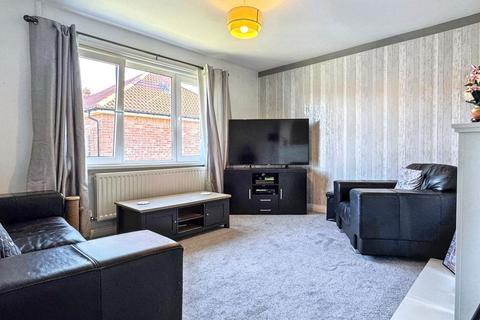 2 bedroom flat for sale, Crieff Grove, Jarrow, Tyne and Wear, NE32 4AN