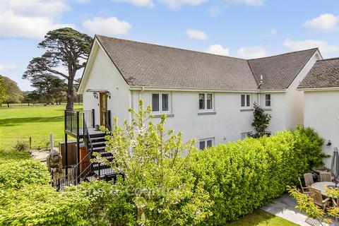 2 bedroom flat for sale, York Avenue, East Cowes, Isle of Wight