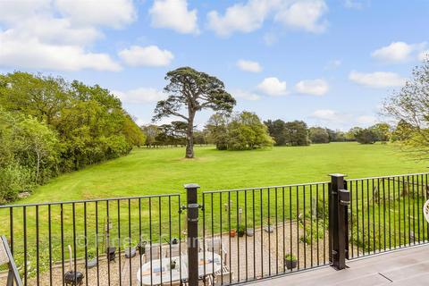 2 bedroom flat for sale, York Avenue, East Cowes, Isle of Wight