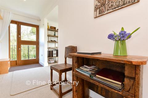 2 bedroom flat for sale, York Avenue, East Cowes, Isle of Wight