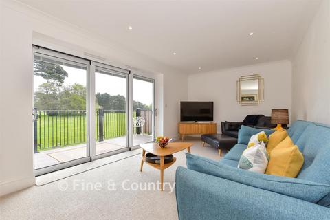 2 bedroom flat for sale, York Avenue, East Cowes, Isle of Wight