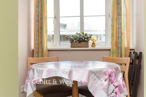 1 bedroom flat for sale, Atholl House, Redhill RH1