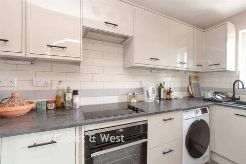 1 bedroom flat for sale, Atholl House, Redhill RH1