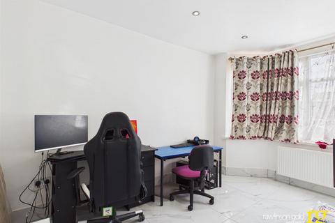 4 bedroom semi-detached house for sale, Sparkbridge Road, Harrow