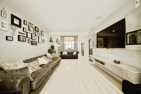 4 bedroom semi-detached house for sale, Bramley Road, London, N14