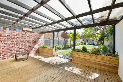 4 bedroom semi-detached house for sale, Bramley Road, London, N14