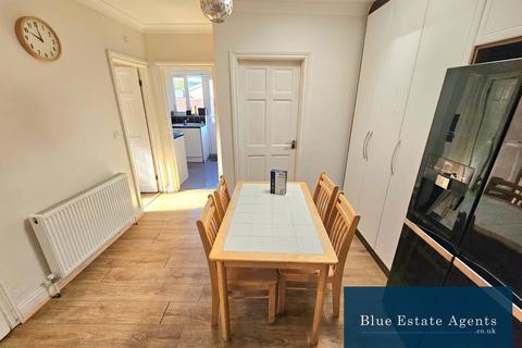 2 bedroom ground floor flat to rent, Walnut Tree Road, Hounslow, TW5