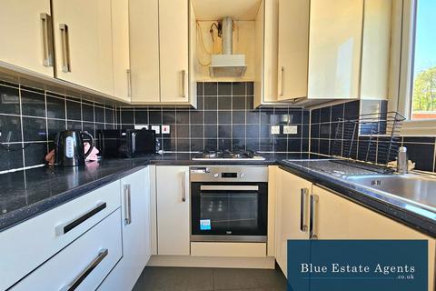 2 bedroom ground floor flat to rent, Walnut Tree Road, Hounslow, TW5