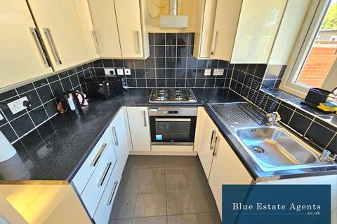 2 bedroom ground floor flat to rent, Walnut Tree Road, Hounslow, TW5