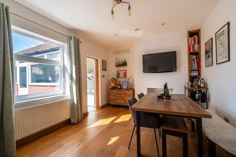 2 bedroom end of terrace house for sale, Haslucks Green Road, Shirley