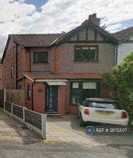 3 bedroom semi-detached house to rent, Southern Road, Sale, M33