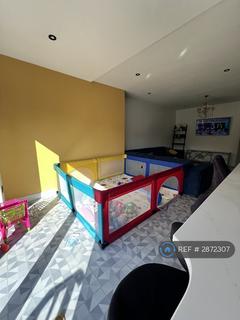 3 bedroom semi-detached house to rent, Southern Road, Sale, M33
