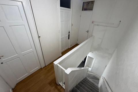 1 bedroom in a house share to rent, Augusta street, London, E14