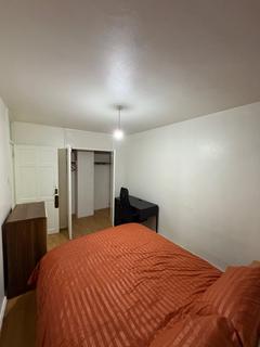 1 bedroom in a house share to rent, Augusta street, London, E14