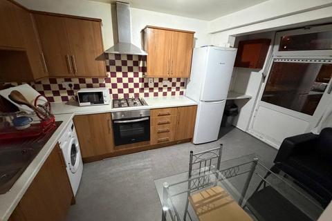 1 bedroom in a house share to rent, Augusta street, London, E14