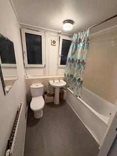 1 bedroom in a house share to rent, Augusta street, London, E14