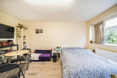 Studio for sale, Carlton Avenue East, Wembley