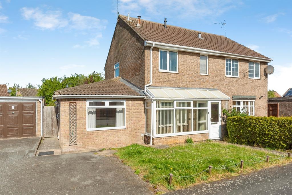 4 bedroom semi-detached house for sale
