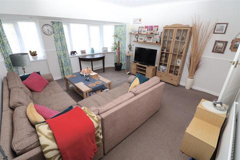 2 bedroom flat to rent, Broadfields, North Harrow