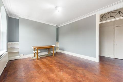 3 bedroom flat for sale, Mandeville Court, Hampstead, London, NW3