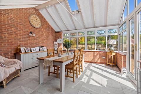 3 bedroom detached bungalow for sale, 53 Waterside, Droitwich, Worcestershire. WR9 8UL