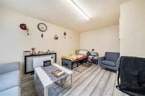 Studio for sale, Carlton Avenue East, Wembley