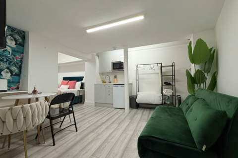 undefined, Pembroke Road, London, W8 6NX, UK