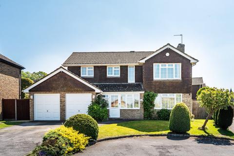 4 bedroom detached house for sale, Kestrel Close, Surrey GU4
