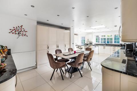 4 bedroom detached house for sale, Kestrel Close, Surrey GU4