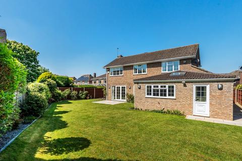 4 bedroom detached house for sale, Kestrel Close, Surrey GU4