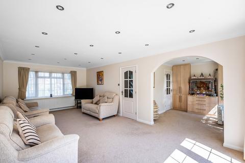 4 bedroom detached house for sale, Kestrel Close, Surrey GU4