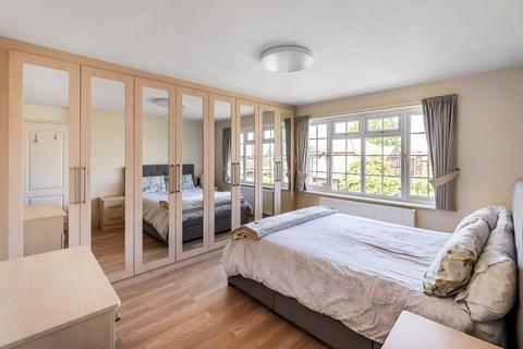 4 bedroom detached house for sale, Kestrel Close, Surrey GU4